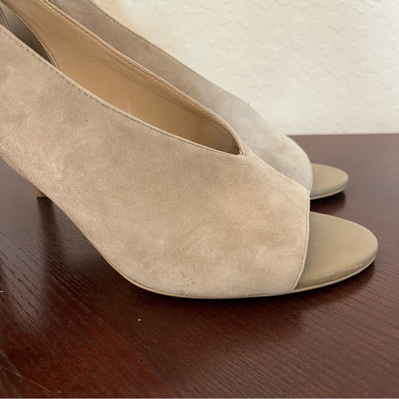 White House Black Market Grace Suede Heels in Taupe Terrain Size 10 - Picture 3 of 14